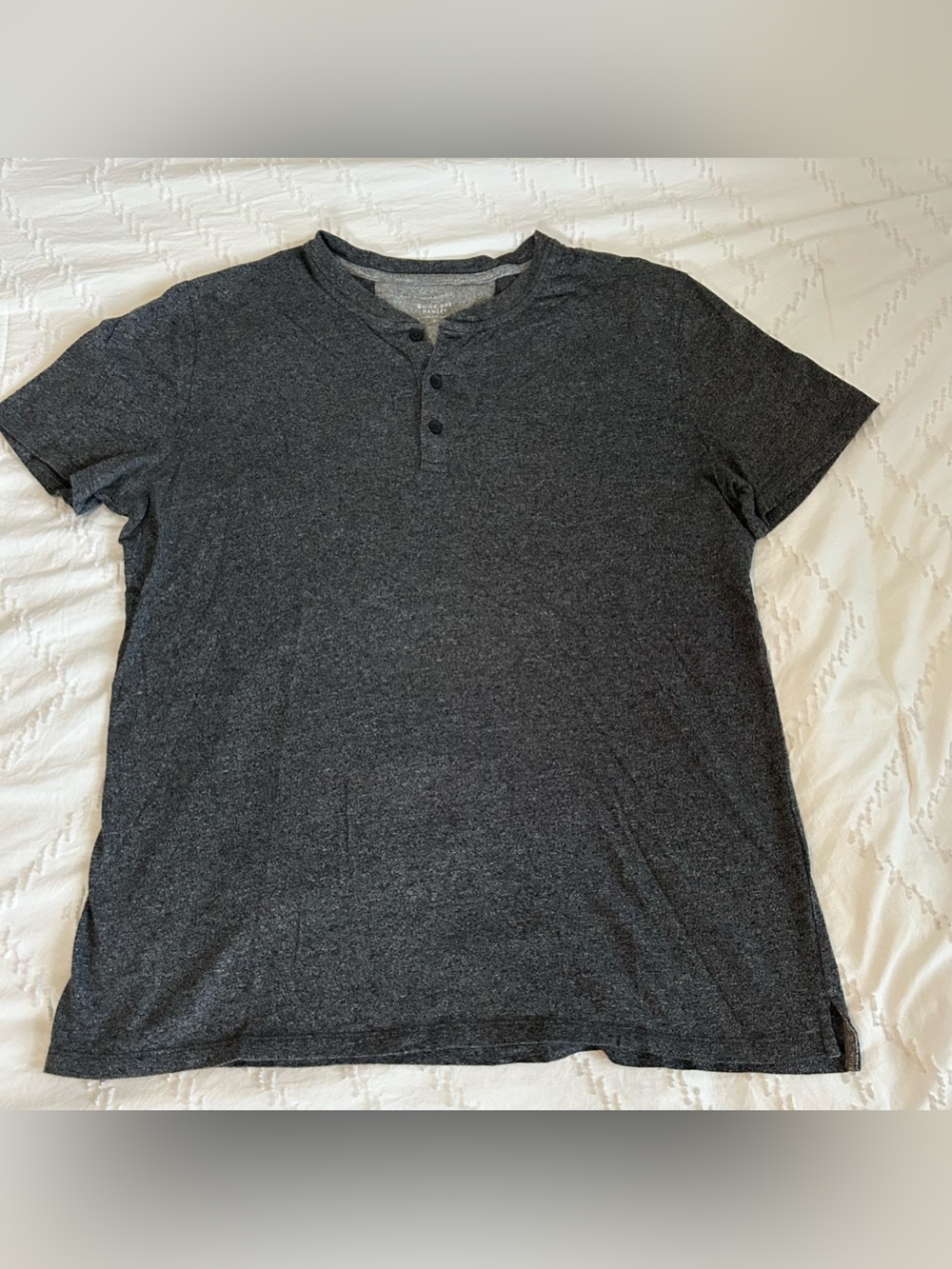 Banana Republic Men’s Quick Dry Henley Shirt Short Sleeve Gray Heather Large
